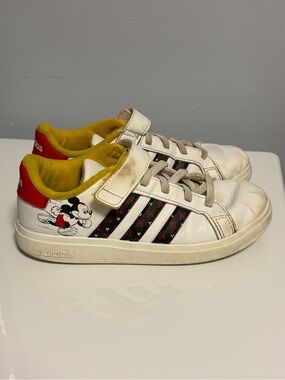 adidas grand court Mickey Mouse size 11 junior